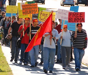Canadian Friends of Burma march to the Chinese Embassy in Ottawa. (Samira Bouaou)